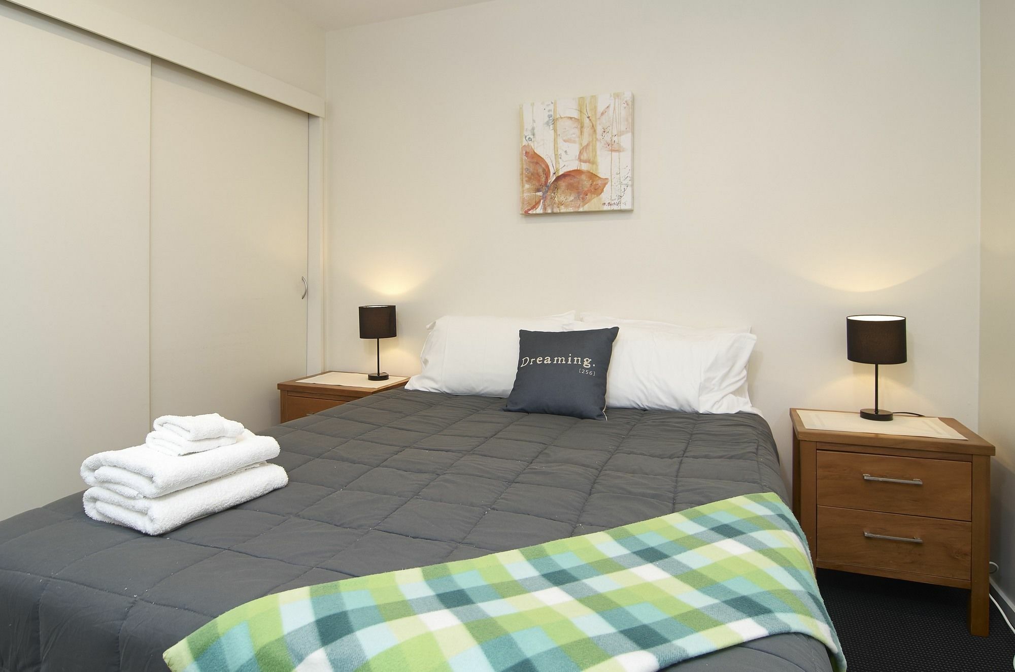 Riccarton Loft - Christchurch Holiday Homes Buitenkant foto